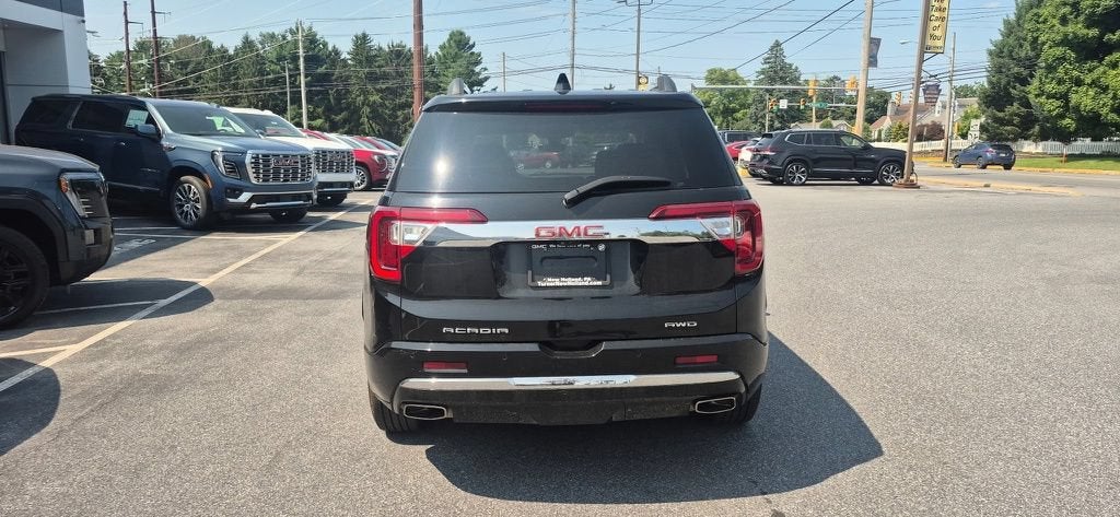 2023 GMC Acadia Denali