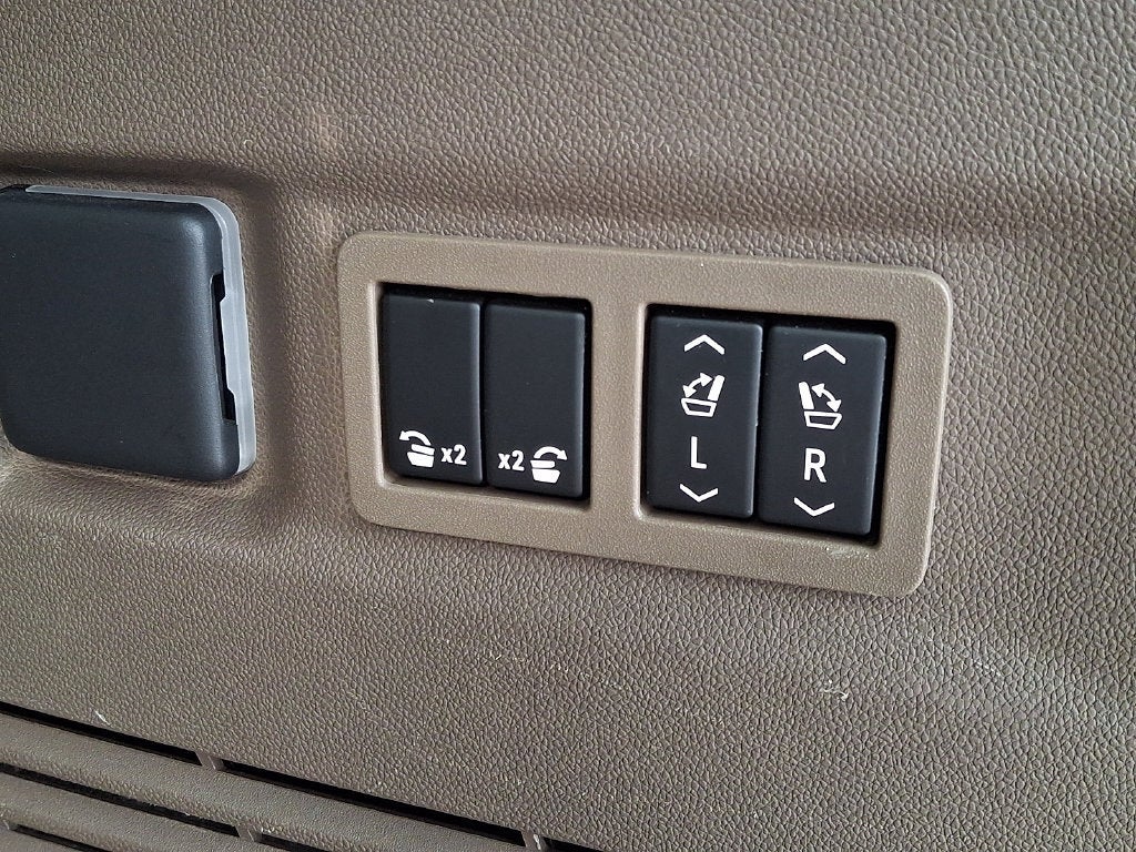 2024 GMC Yukon XL Denali - Photo 35