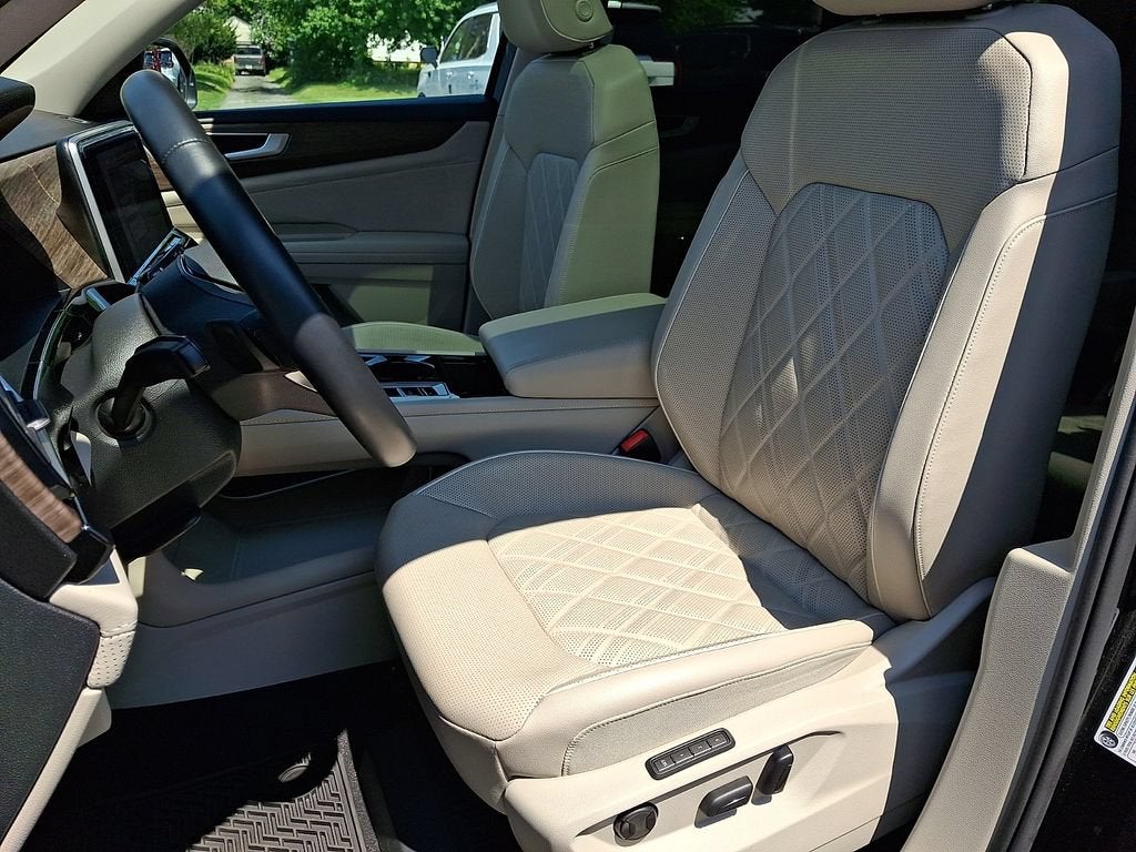 2024 Volkswagen Atlas 2.0T SEL Premium R-Line