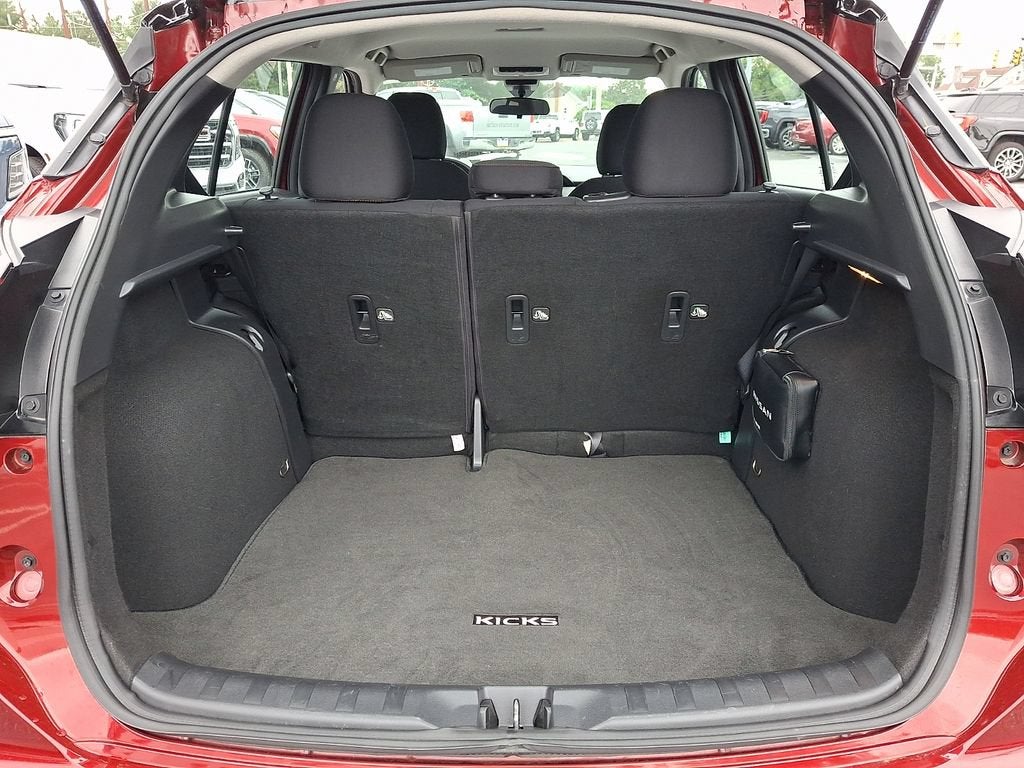 2023 Nissan Kicks SR