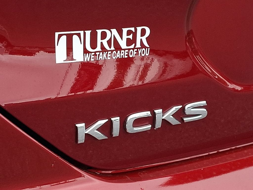 2023 Nissan Kicks SR