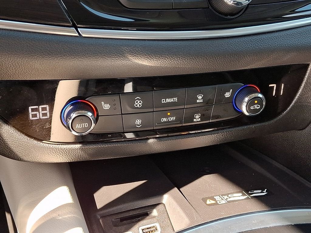 2023 Buick Enclave Essence