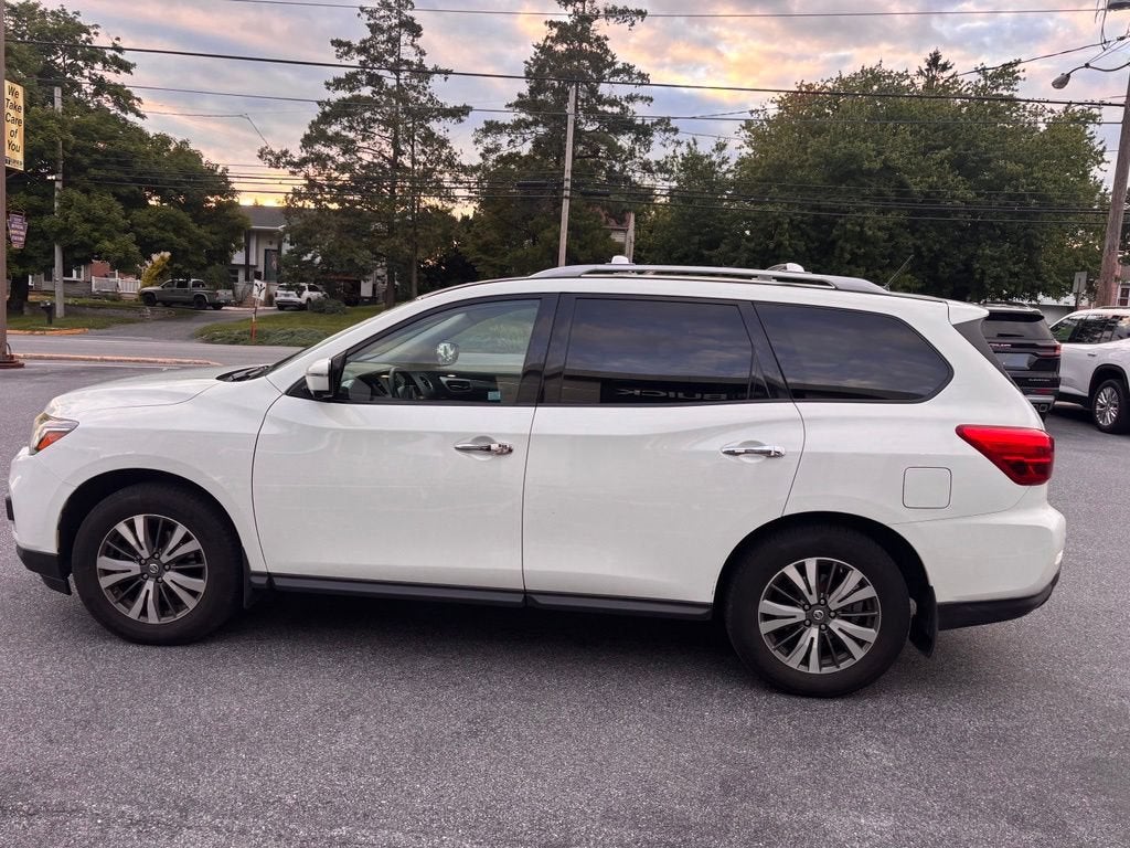 2017 Nissan Pathfinder SL