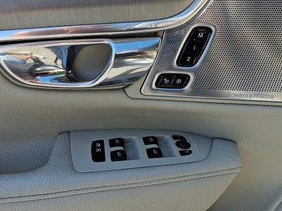 2017 Volvo S90 Momentum
