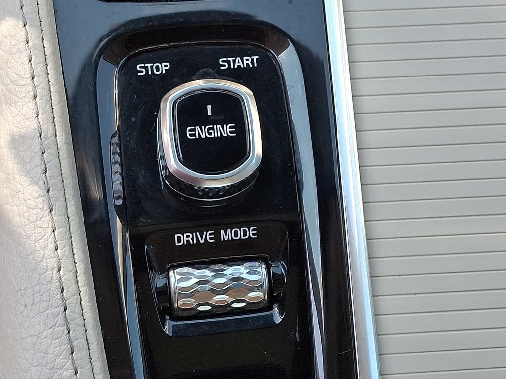 2017 Volvo S90 Momentum