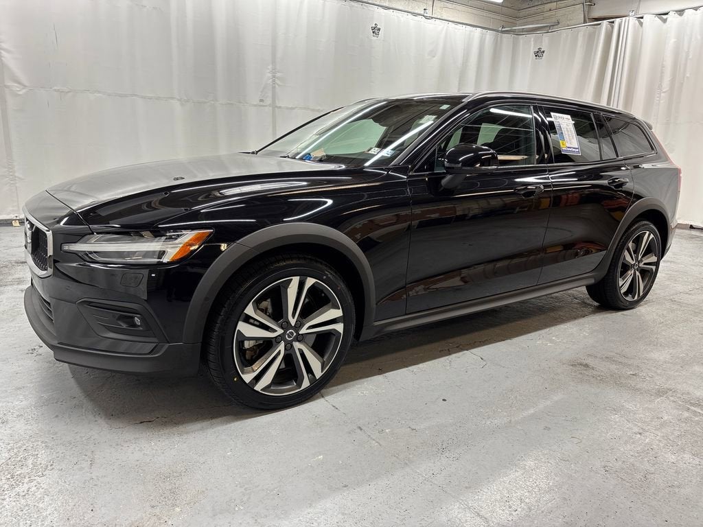 2025 Volvo V60 Cross Country Plus