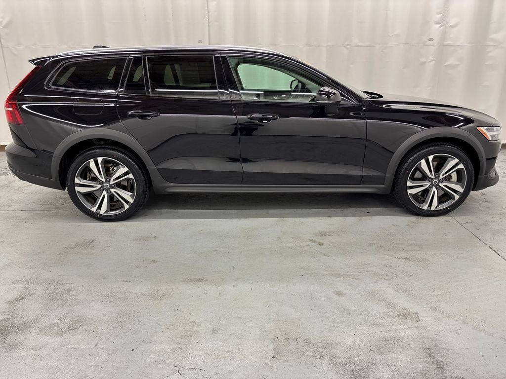 2025 Volvo V60 Cross Country Plus
